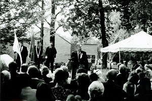 Image description is not available for 2000.131